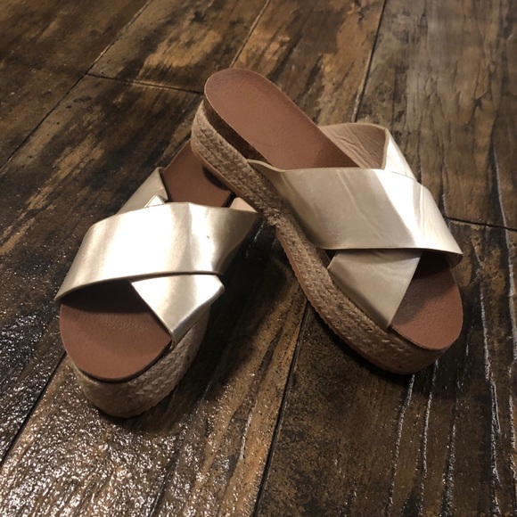 Cross Strap Platform Sandal/Flop - Picture 2 of 2